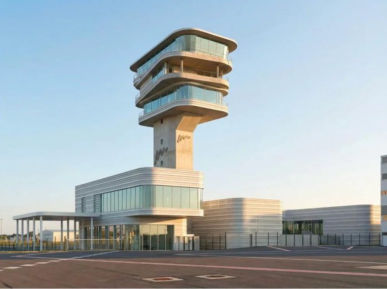 Turn de control cu 8 niveluri și noi proiecte de modernizare la Aeroportul Iași