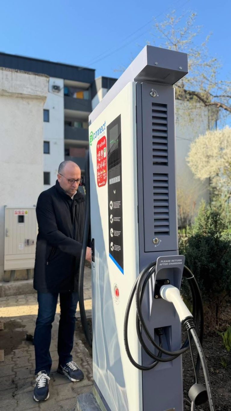 Primele stații de încărcare electrică din Holboca. Un pas mic la nivel local, dar relevant în tranziția energetică