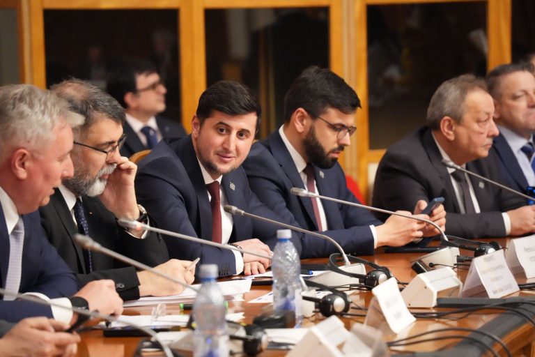 Senator ieșean contestă majorarea tarifelor la biletele de călătorie: „O soluție superficială fără reformă reală”