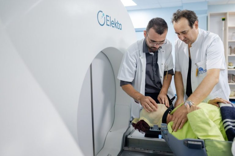 Radioterapia intraoperatorie la Iași: Spitalul „Nicolae Oblu” investește peste 17 milioane de lei într-o tehnologie folosită în neuro-oncologia modernă
