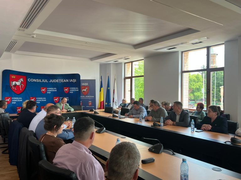 Microbuzele electrice școlare au ajuns în comunele din Iași, dar controversele privind achiziția nu s-au stins