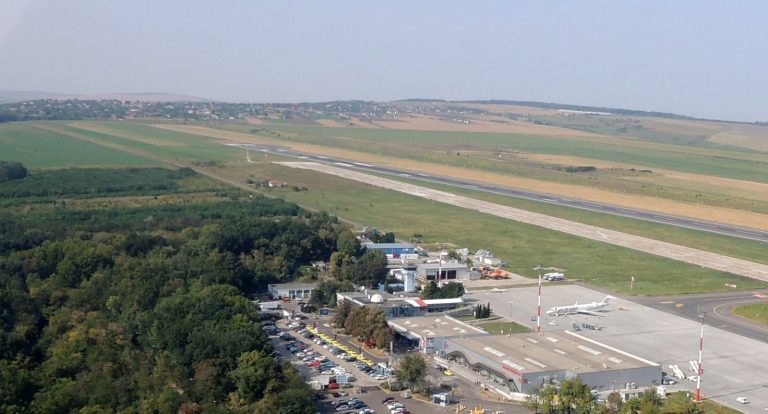 CJ Iași scoate la licitație terenuri strategice lângă Aeroport: combustibil, hangar și acces direct la pistă, într-un nou pas pentru dezvoltarea aviației locale