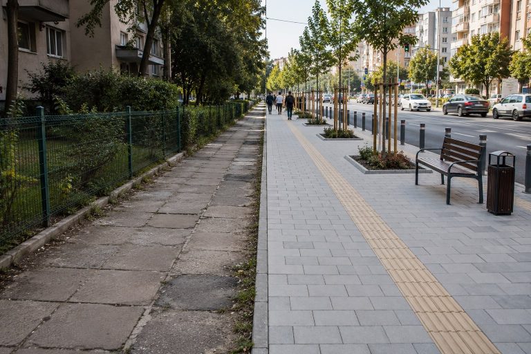 Primăria pregătește investiții pentru modernizarea trotuarelor în 11 cartiere ale municipiului Iași