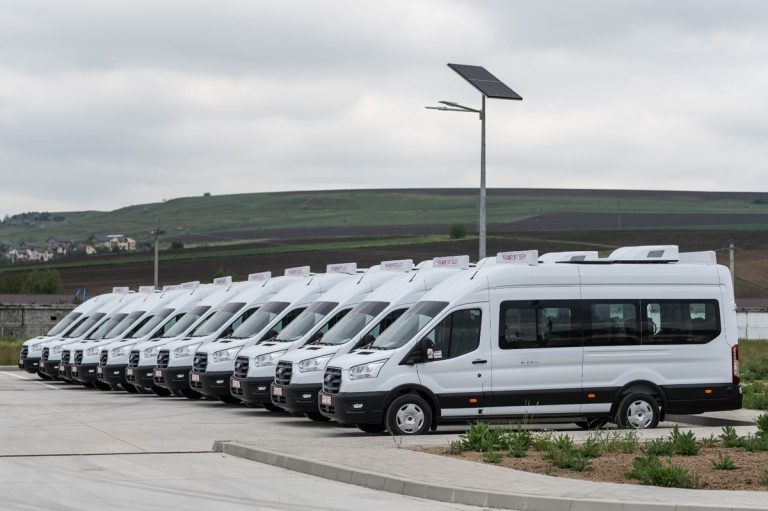 Microbuz școlar electric pentru Mironeasa. Elevii vor beneficia de un nou mijloc de transport modern și nepoluant